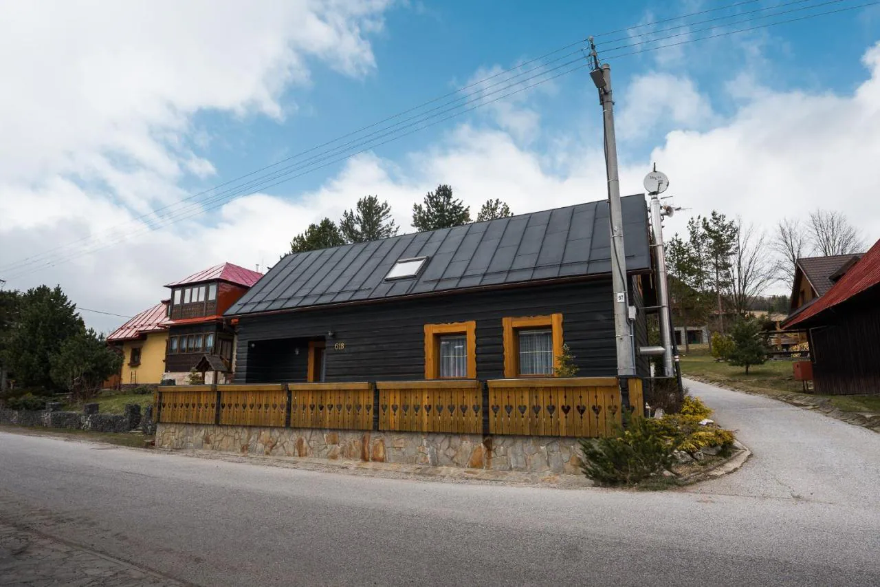Drevenička u Ježka in Ždiar – exterior view of the entire cottage